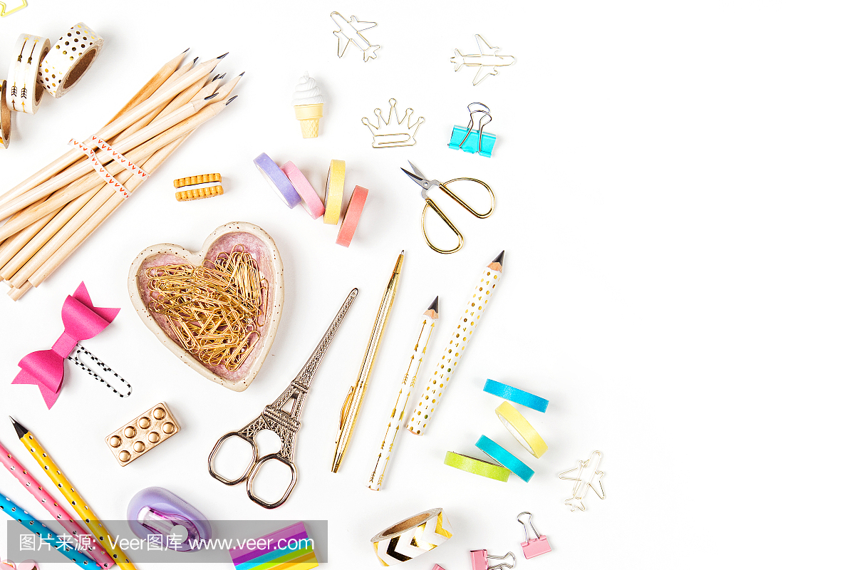 時尚文具。平躺,頂視圖時尚回歸學校理念。