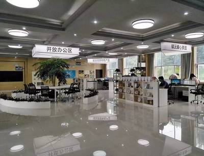 羅舜縣長蒞臨&ldquo;鎮(zhèn)沅縣農(nóng)村電子商務(wù)營銷中心&rdquo;指導(dǎo)